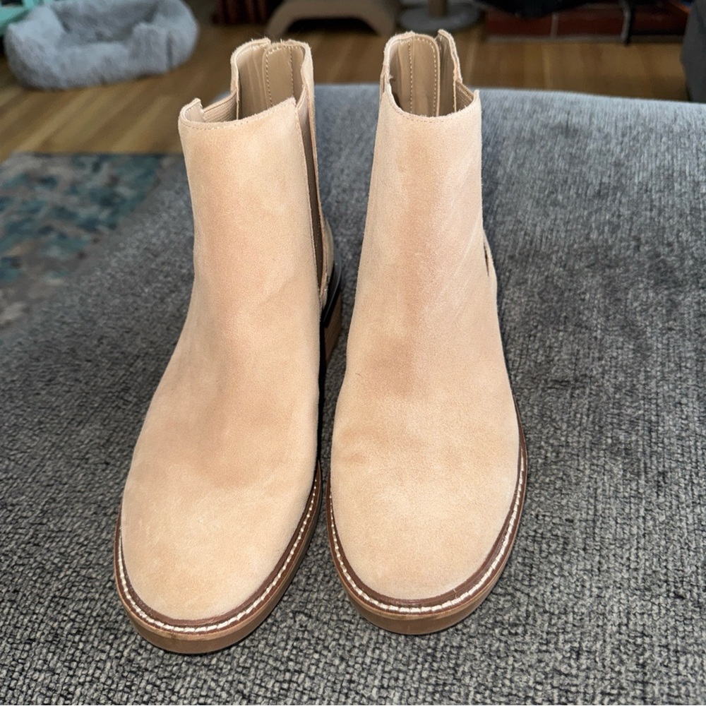 Vince Camuto Beige Leather Interior